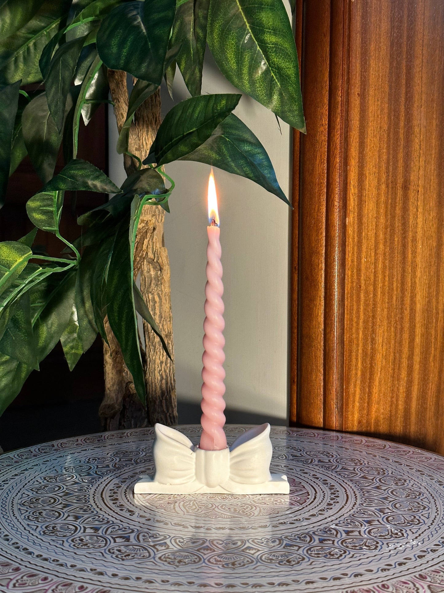 bow candle stand